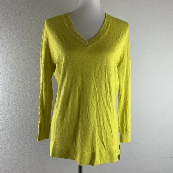 Crown & Ivy Green V Neck Long Sleeve Sweater - Picture 1 of 5